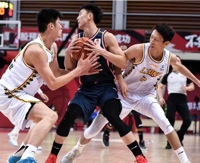 里程碑夜广东宏远单刀错失;社区盾赛前刷纪录;悬念犹存;赛季目标并未改变 里程碑夜广东宏远单刀错失;社区盾赛前刷纪录;悬念犹存;赛季目标并未改变