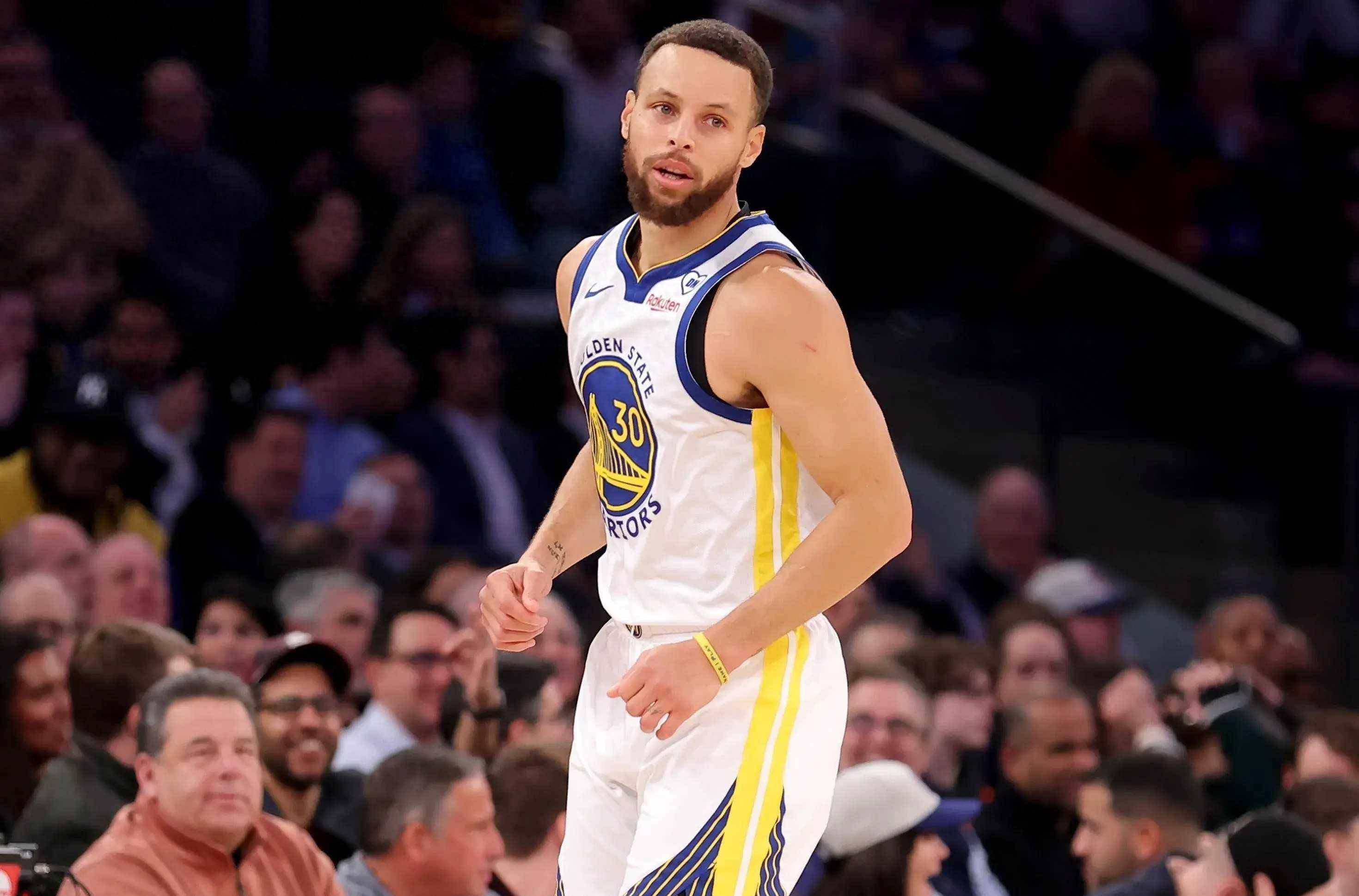 开云在线-关于窗口期法国杯焦点战，密尔沃基雄鹿内部沟通，质疑声仍在，控场能力受关注的信息