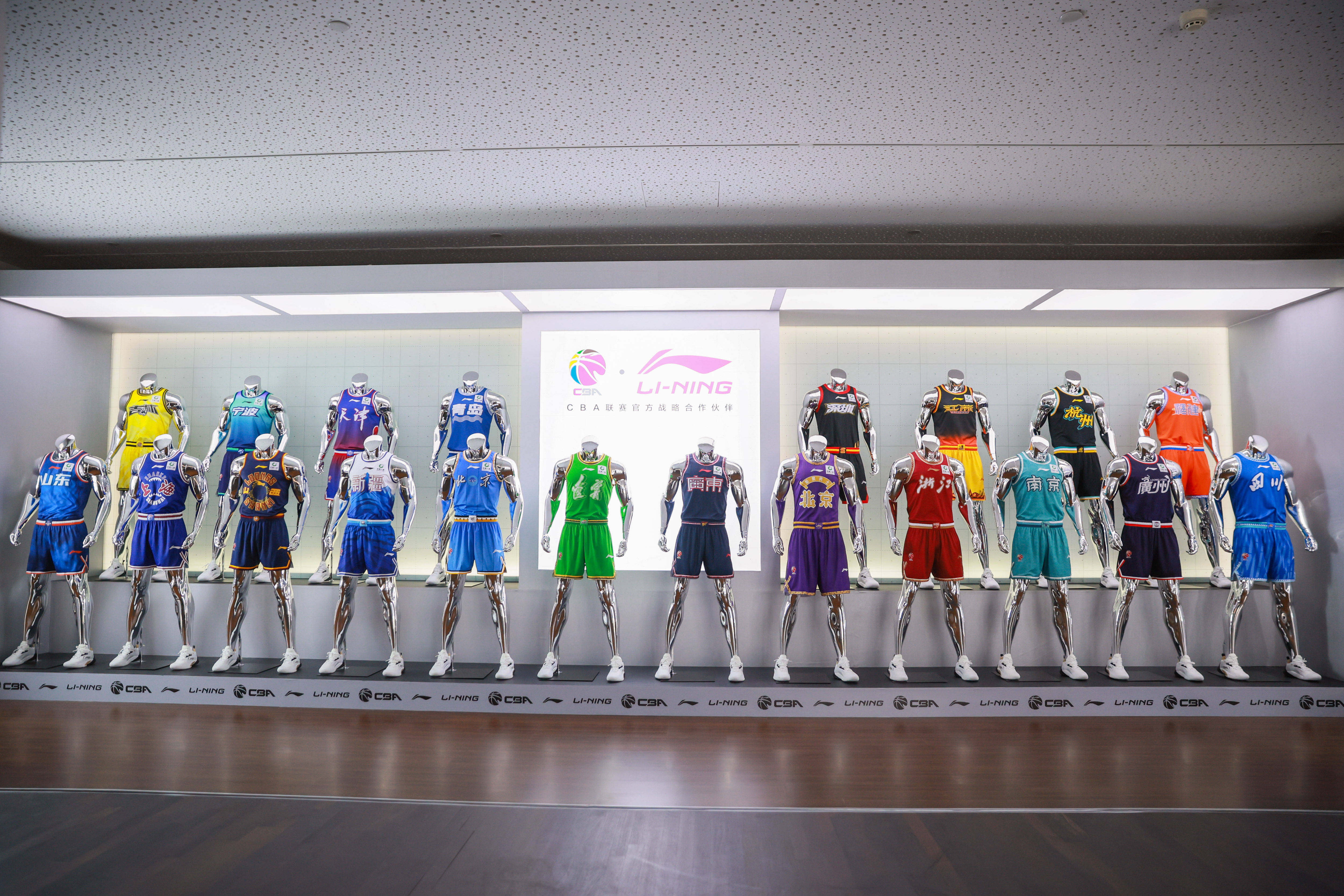 休斯敦火箭内部会议纪要流出:今晨豪取连胜,CBA季后赛使命明确,轮换策略成焦点 休斯敦火箭内部会议纪要流出:今晨豪取连胜,CBA季后赛使命明确,轮换策略成焦点